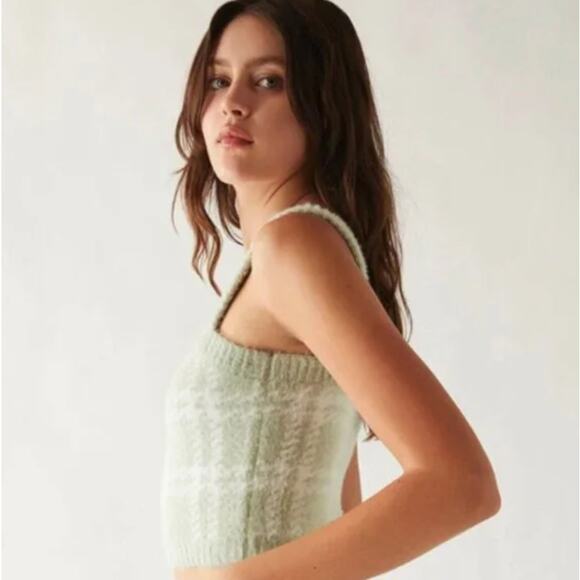 Kendall & Kylie Cropped Fuzzy Sweater Top - Picture 4 of 11